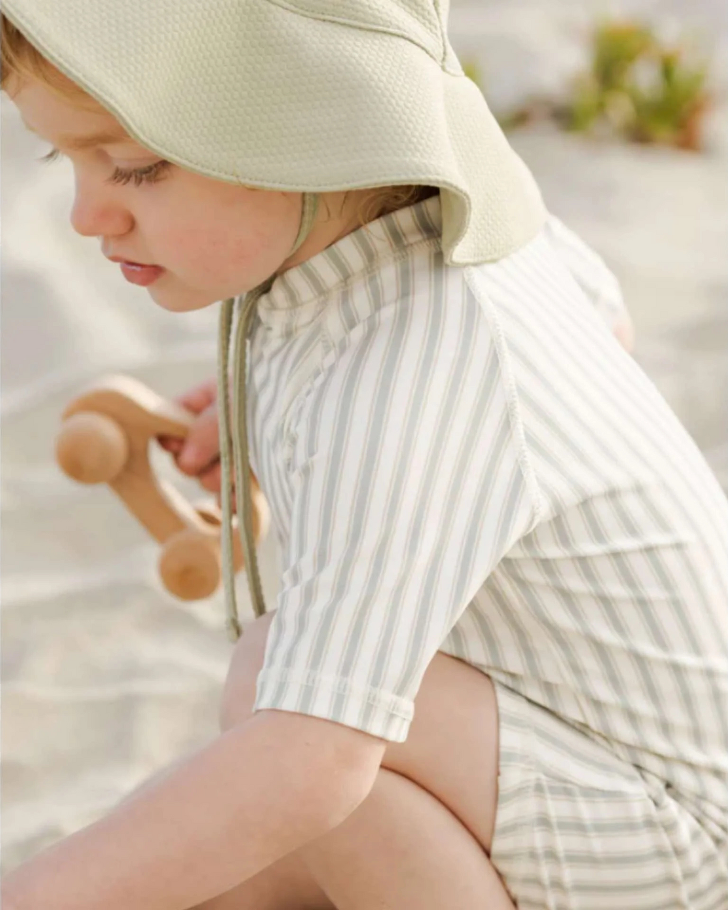 Ensemble maillot et chapeau rayures | Quincy Mae