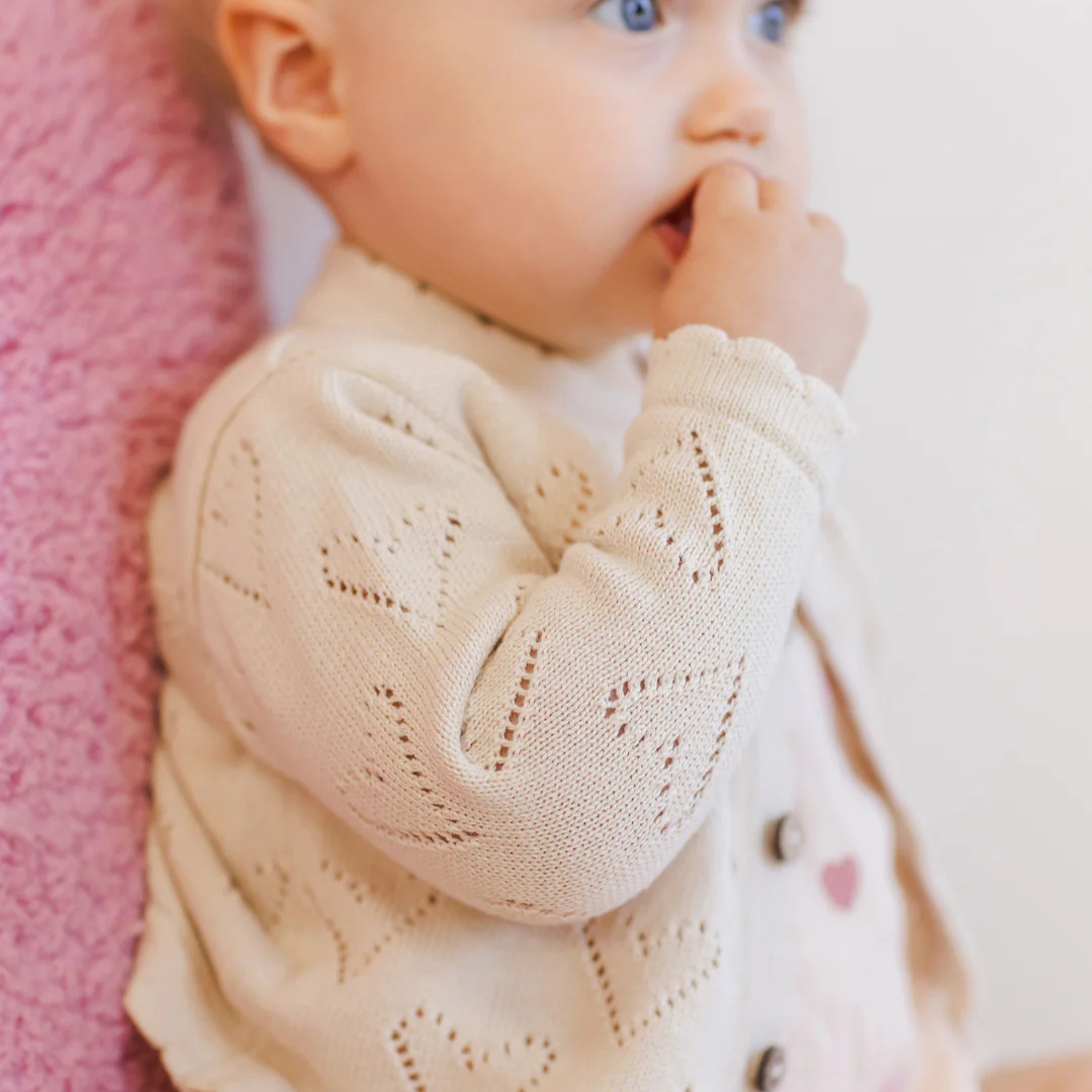 Cardigan crème coeurs | Quincy Mae