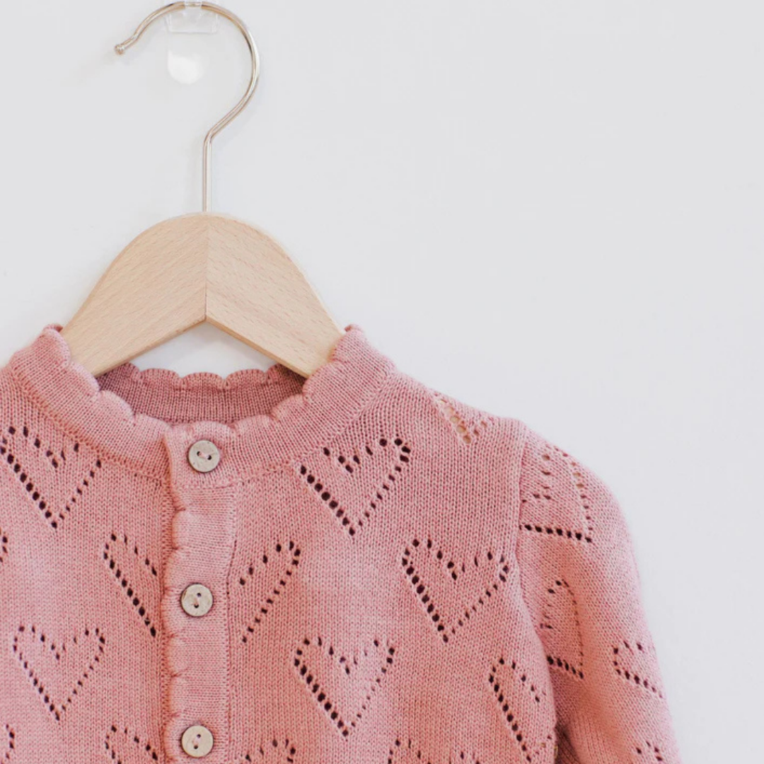 Cardigan coeurs lipstick | Quincy Mae