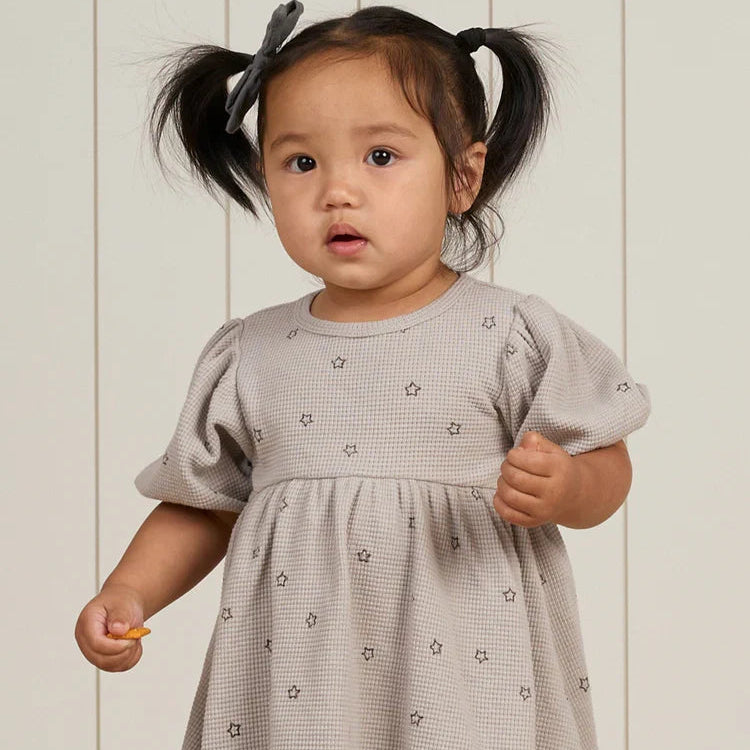 Robe gaufrée étoiles | Quincy Mae