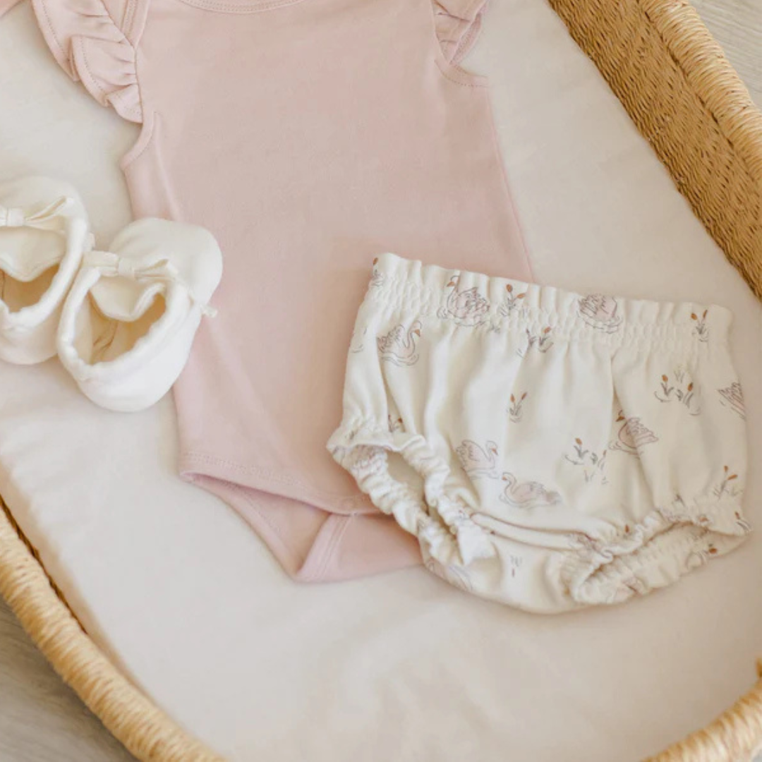 Bloomer swans | Quincy Mae