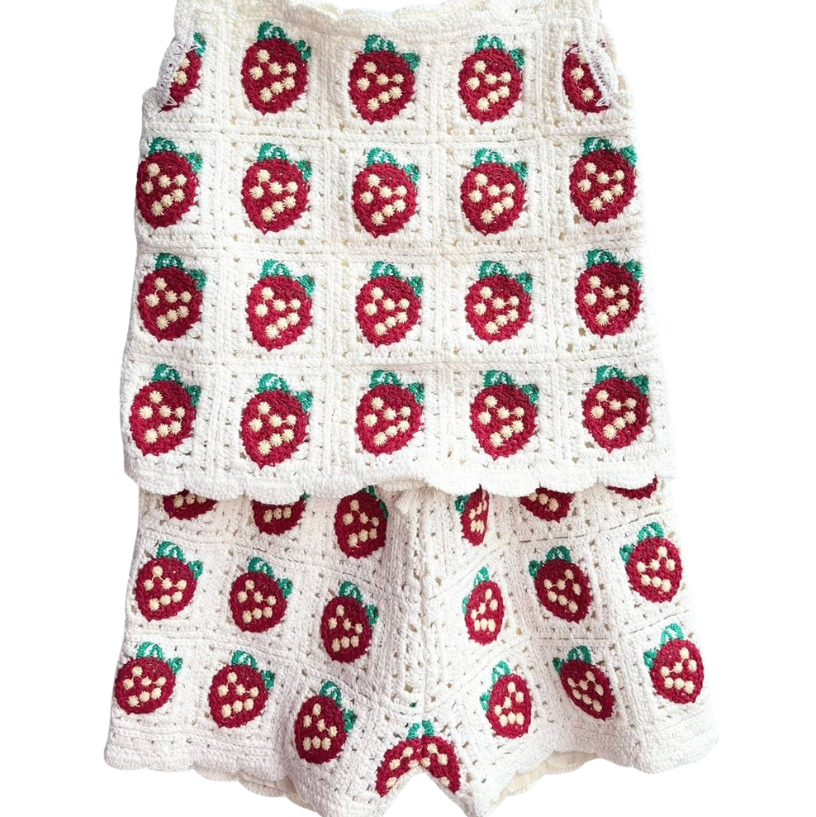 Strawberry crochet kit | Sfera