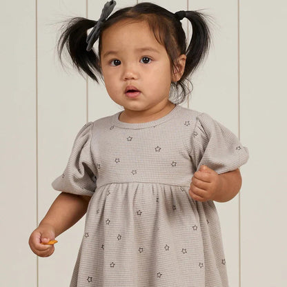 Robe gaufrée étoiles | Quincy Mae
